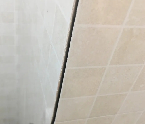 潮安瓷砖空鼓维修公司分享阳台瓷砖脱落的修复过程可以分为以下几个步骤