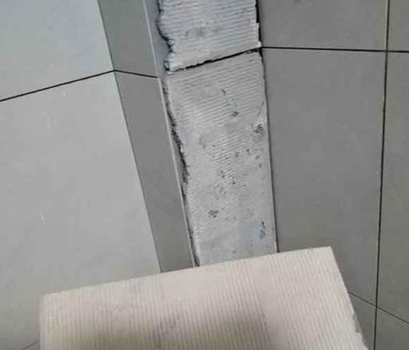 潮安瓷砖空鼓维修公司分享下厨房瓷砖脱落的补救措施。